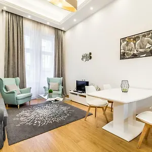  Apartman Hello Downtown - Movie Magyarország